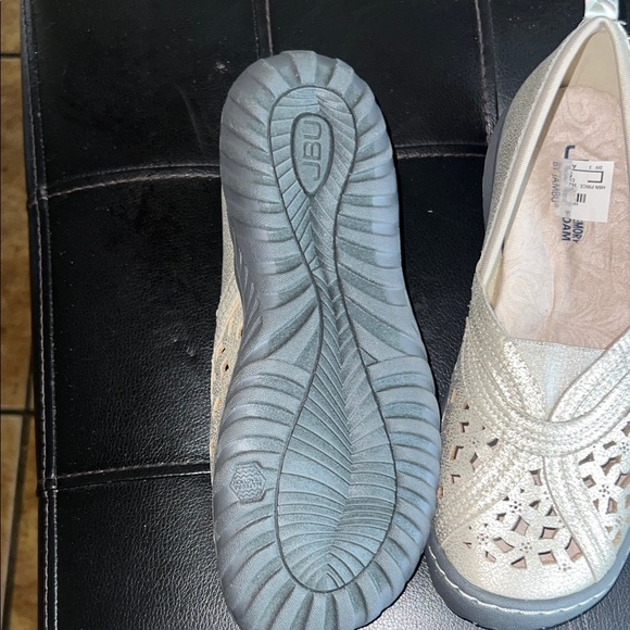 JBU Women's Metallic Silver Flats - Picture 3 of 5